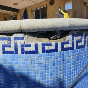 fisura en piscina de obra detectada para reparación