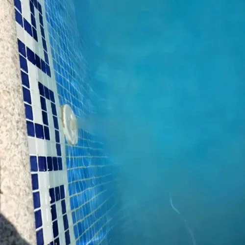agua turbia en piscina en El Vendrell por problema de filtración