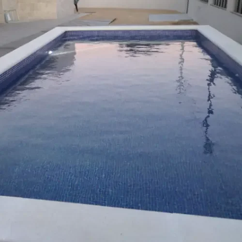 mantenimiento de piscina en El Francás El Vendrell con agua limpia y equilibrada