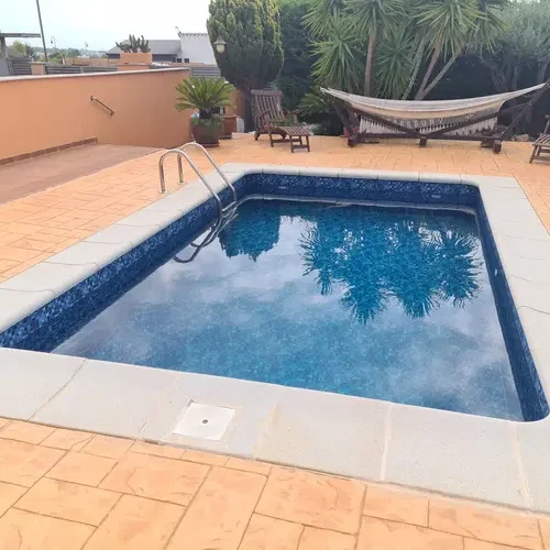 Piscina revestida con lámina armada en vivienda particular
