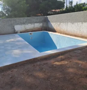 piscina de obra construida en Roda de Berà con sistema hidráulico equilibrado