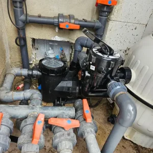 Renovación de bomba de piscina en sistema de filtración
